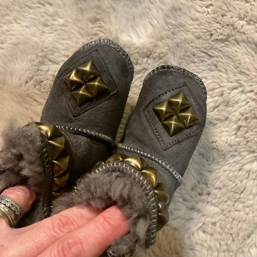 Tylie Malibu Baby Pyramid Stud Booties Gray Hook Loop Closure‎
